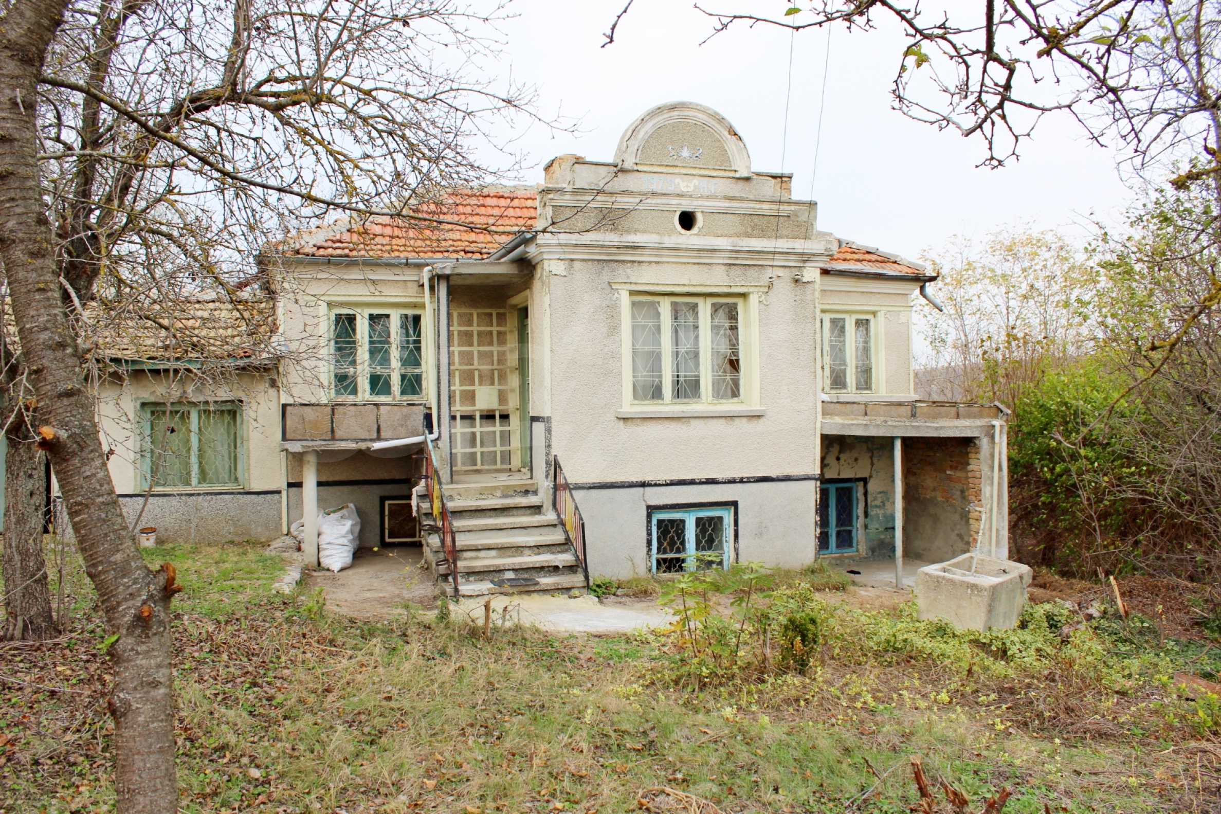 Bakstenen huis met 2 verdiepingen 88 m2, 35 km van Varna en de zee