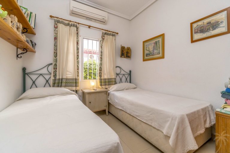 Uw Bungalow in LA MATA met meubels bij zee strand en mooi zwembad in mooie grote tuin - Afbeelding 7