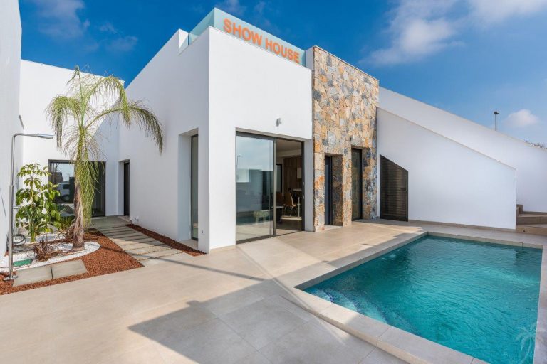 Uw nieuwe Villa in PILAR DE LA HORADADA bij Zee met balkon solarium parking en zwembad met waterval - nr. 1