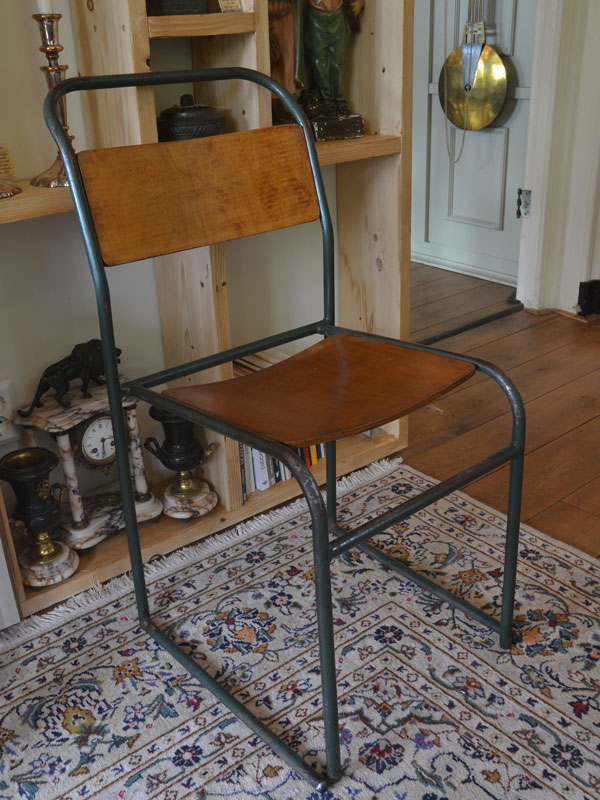 Antieke schoolstoelen (5 grote stoelen en 3 kinderstoelen) - nr. 1