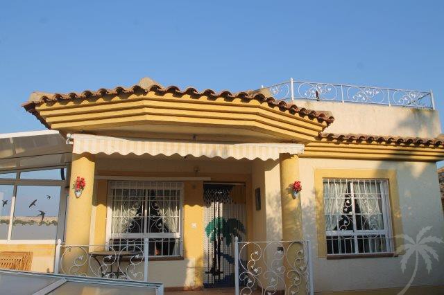 Uw goedkopere Villa in LA MARINA met terrassen ruim solarium en eigen zwembad - Afbeelding 3