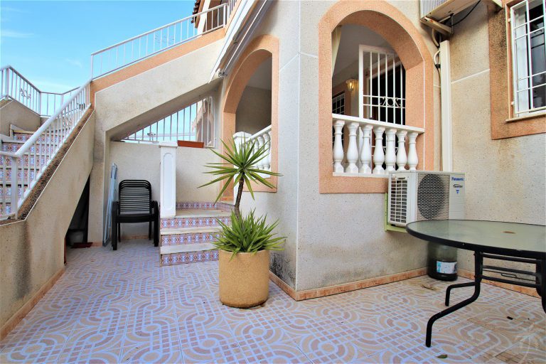 Uw Bungalow in TORREVIEJA bij zwembad en zoutmeren en met meubels - Afbeelding 4