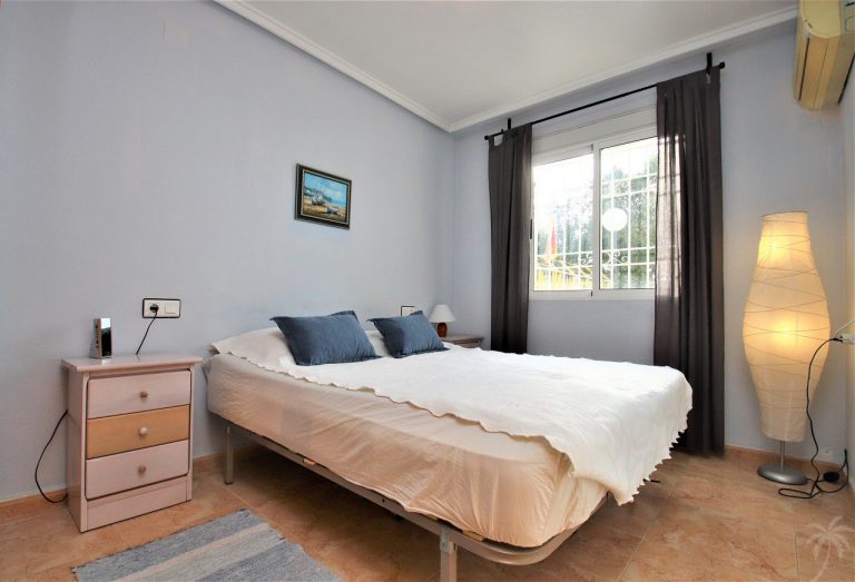Uw Bungalow in TORREVIEJA bij zwembad en zoutmeren en met meubels - Afbeelding 7