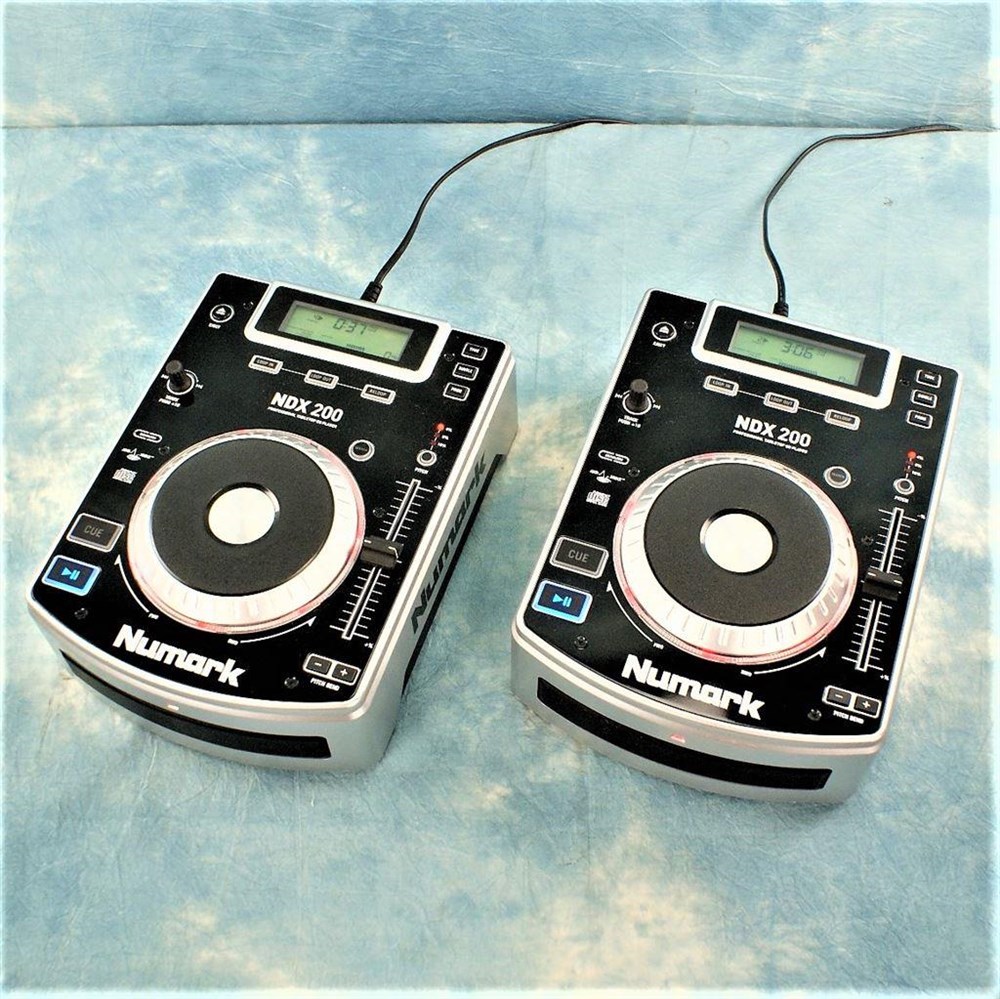 2 x Numark NDX200 table top CD speler. - nr. 1