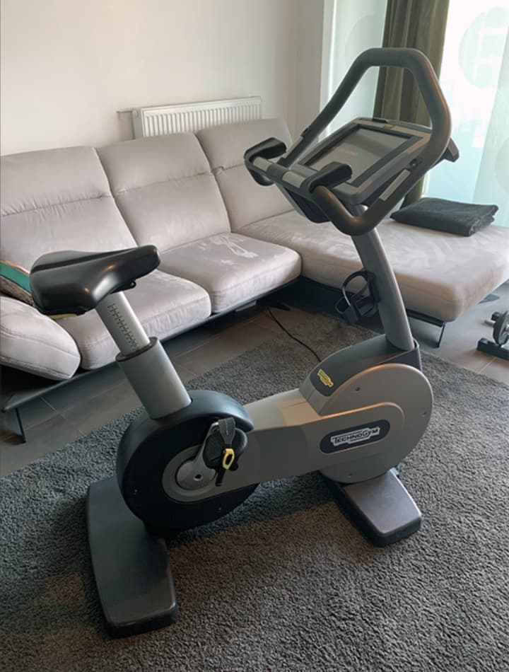 Technogym hometrainer 700ie TV - upright bike - nr. 1