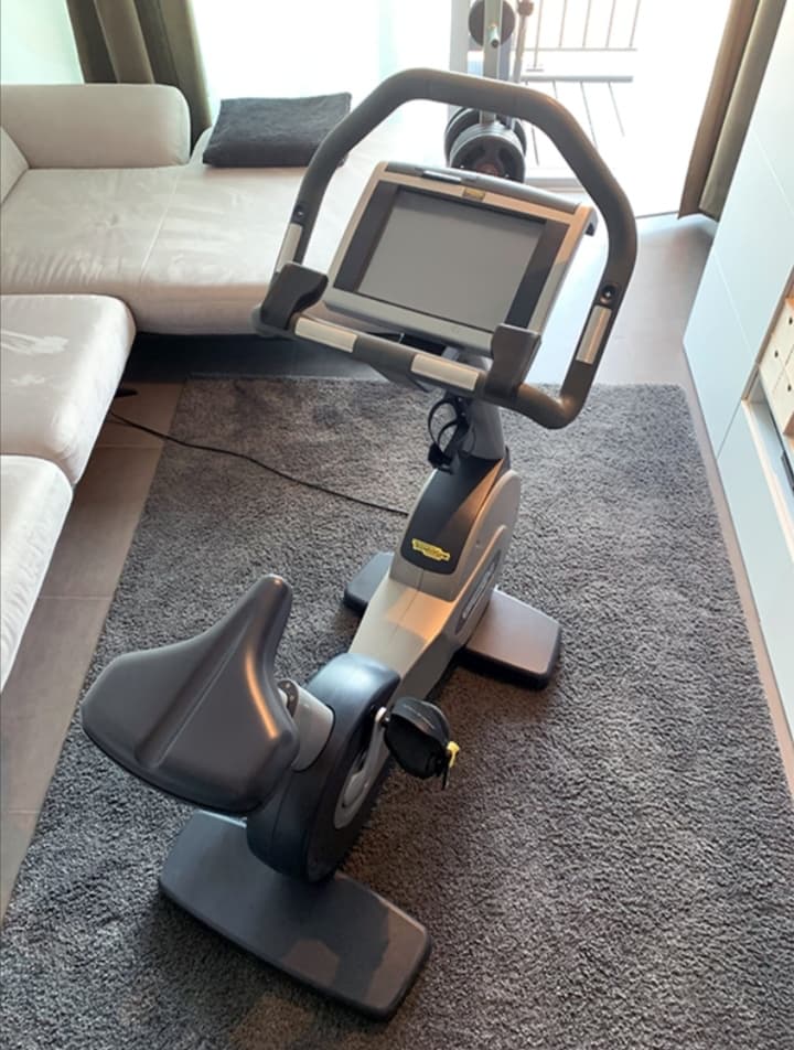 Technogym hometrainer 700ie TV - upright bike - Afbeelding 2