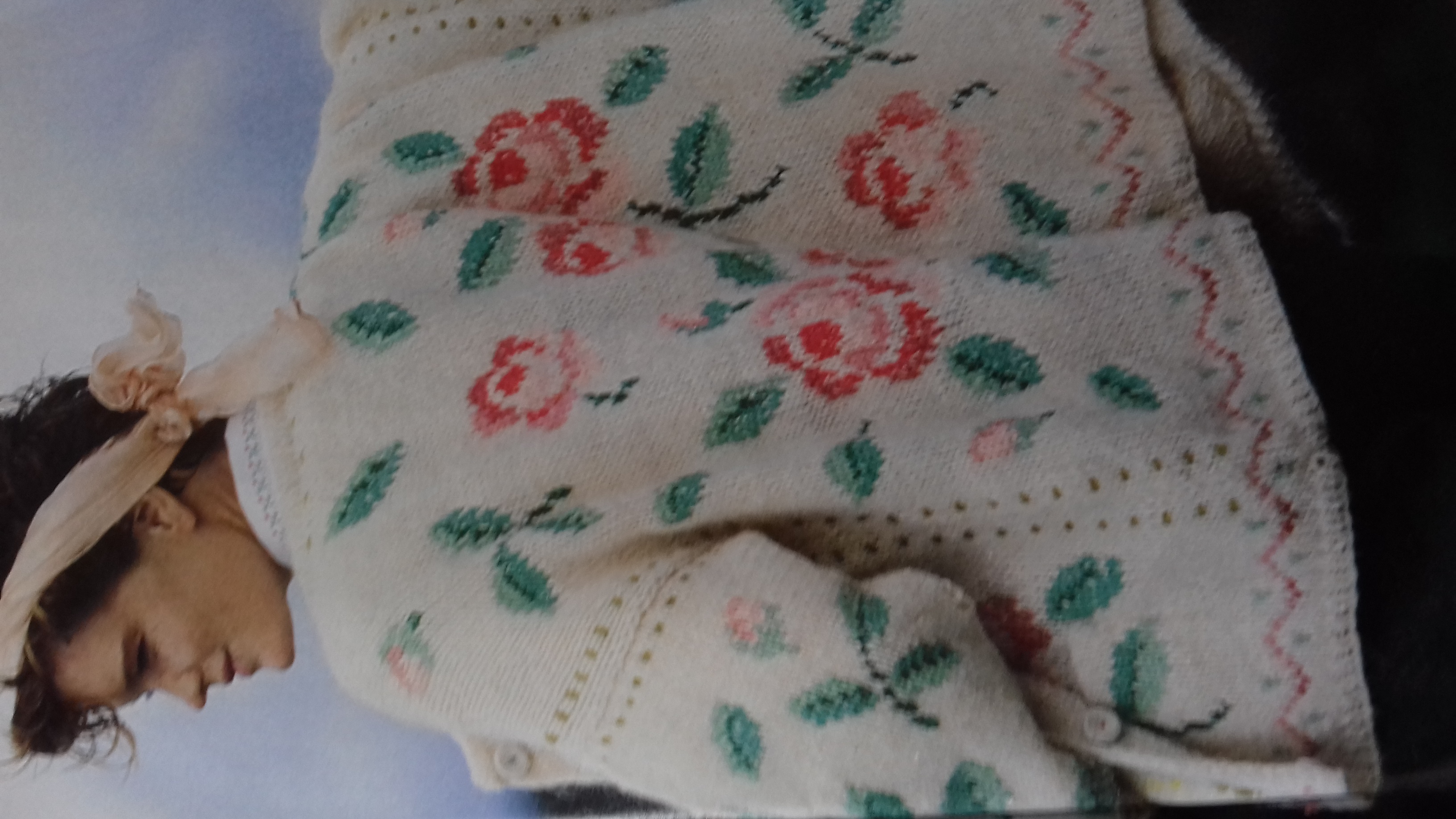 Breipatroon 476 damesvest met rozen - nr. 1