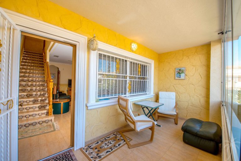 Uw Bungalow in PUNTA PRIMA met balkon en terrassen en garage bij mooi zwembad - Afbeelding 3