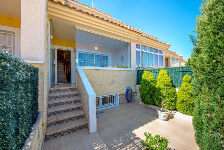 Uw Bungalow in PUNTA PRIMA met balkon en terrassen en garage bij mooi zwembad - Afbeelding 4
