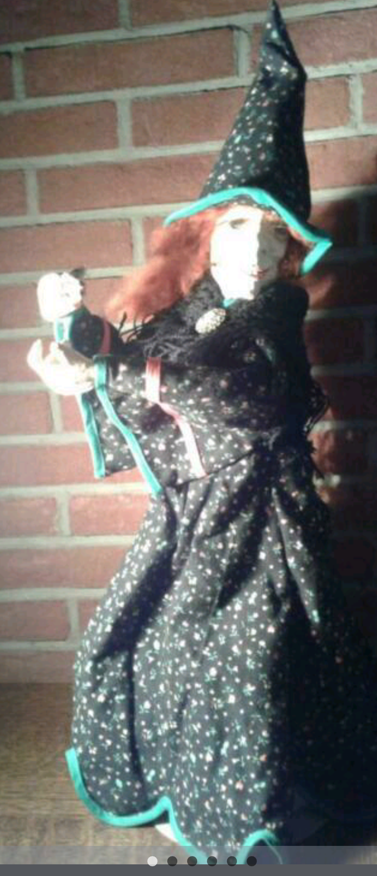 Oude heks van papier mache - nr. 1