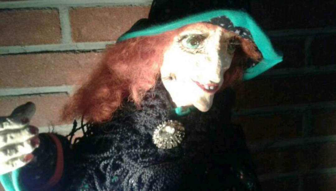 Oude heks van papier mache - Afbeelding 2