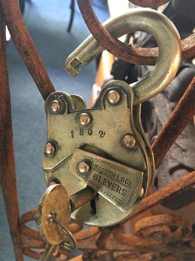Antiek hangslot - ''Nadeem'' 6 levers - Afbeelding 2