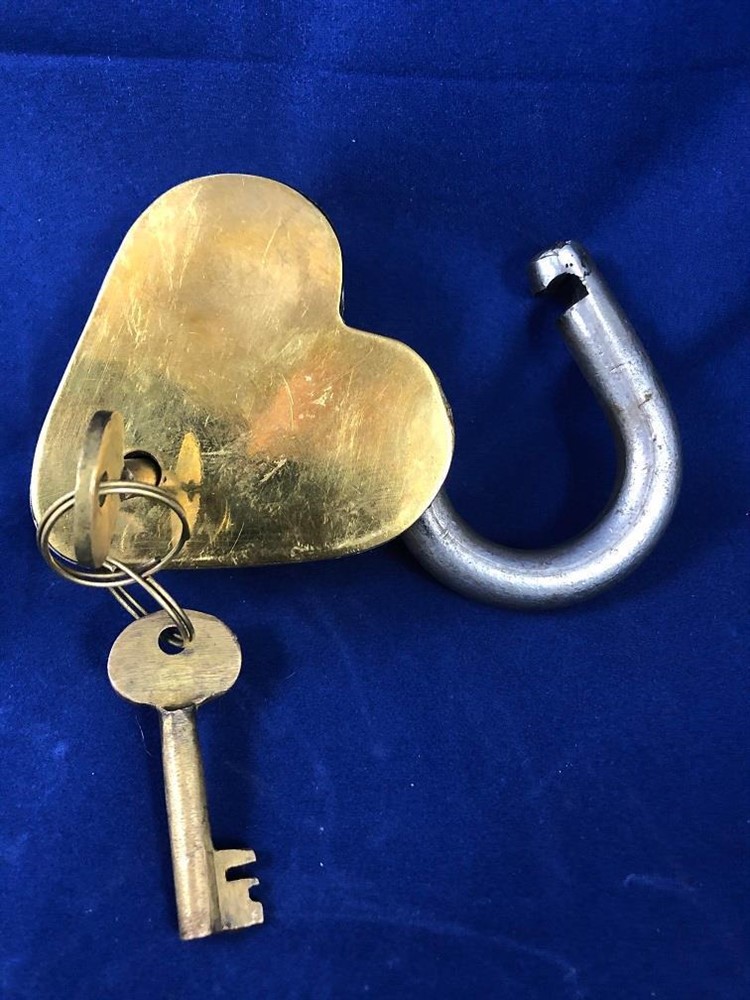 Antiek hangslot hartvorm met 2 sleutels, metaal, fors slot. - Afbeelding 6