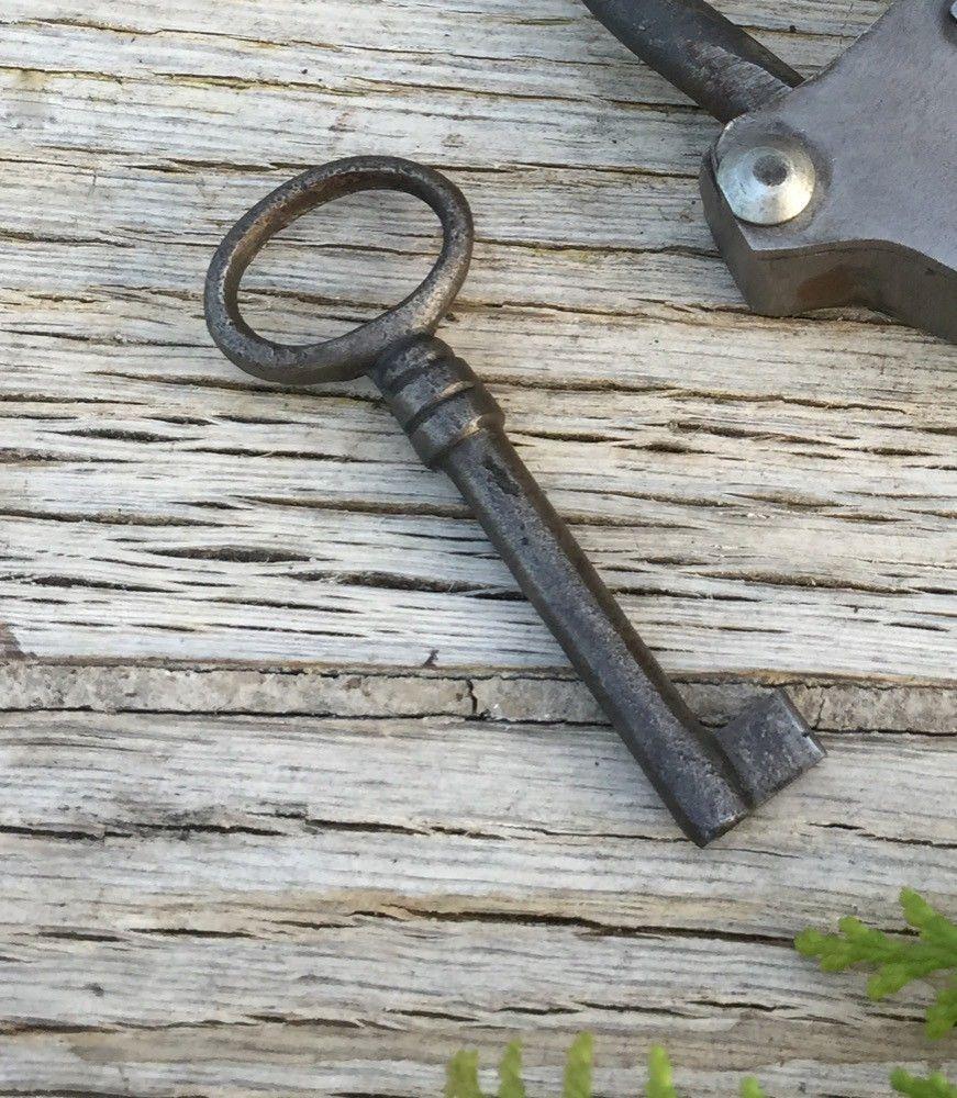 Antiek hangslot hartvorm met sleutel, ijzer geolied, - Afbeelding 6