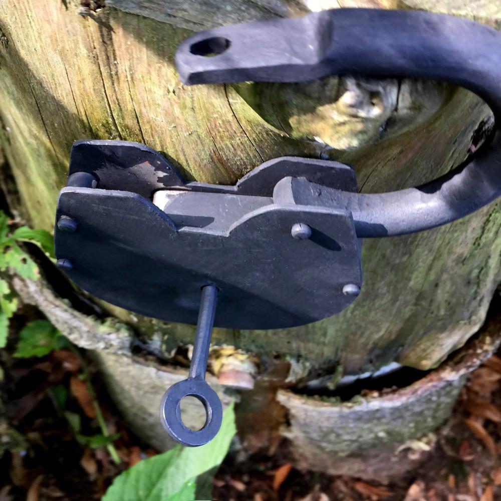Antiek hangslot voor tuinpoort of als meubelslot - Afbeelding 2