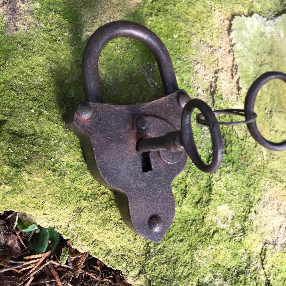 antiek hangslot, kasteel slot, U-lock Middeleeuws slot - nr. 1