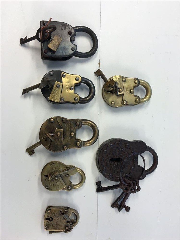 Antiek ijzeren kasteel hangslot + sleutels - Afbeelding 5