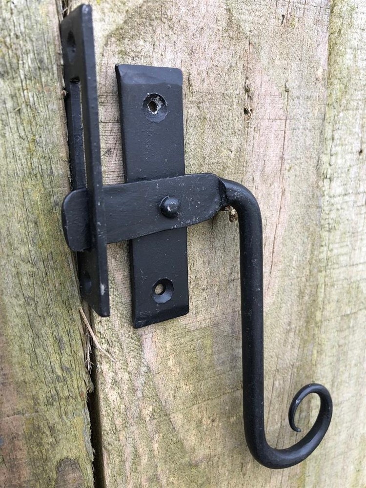 Antiek metalen raamhendel- draaislot, mooi smeedwerk. - Afbeelding 3