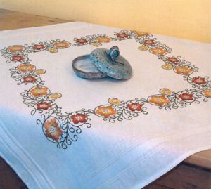 Borduurpakket tafel/dekservet"FRAAIE BLOEMEN"NIEUW!