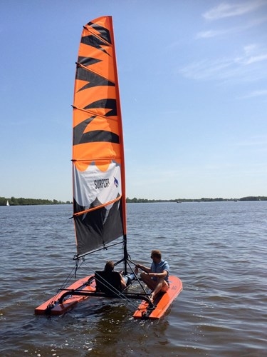 Surf Cat omgebouwd naar 2 persoon zeilboot - nr. 1