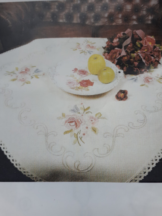Borduurpakket tafel/dekservet"FRAAIE BLOEMEN"NIEUW!