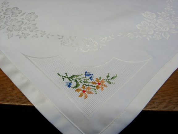 Borduurpakket tafel/dekservet"DAMAST"NIEUW!