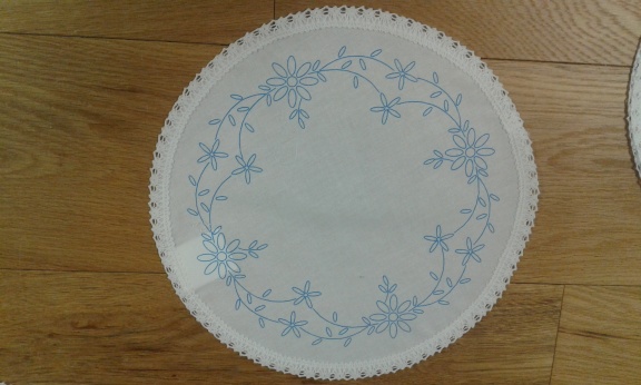 Borduurpakket"RONDE KLEEDJES20/30cm."NIEUW!