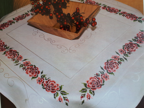 Borduurpakket tafel/dekservet"ROZEN"NIEUW!