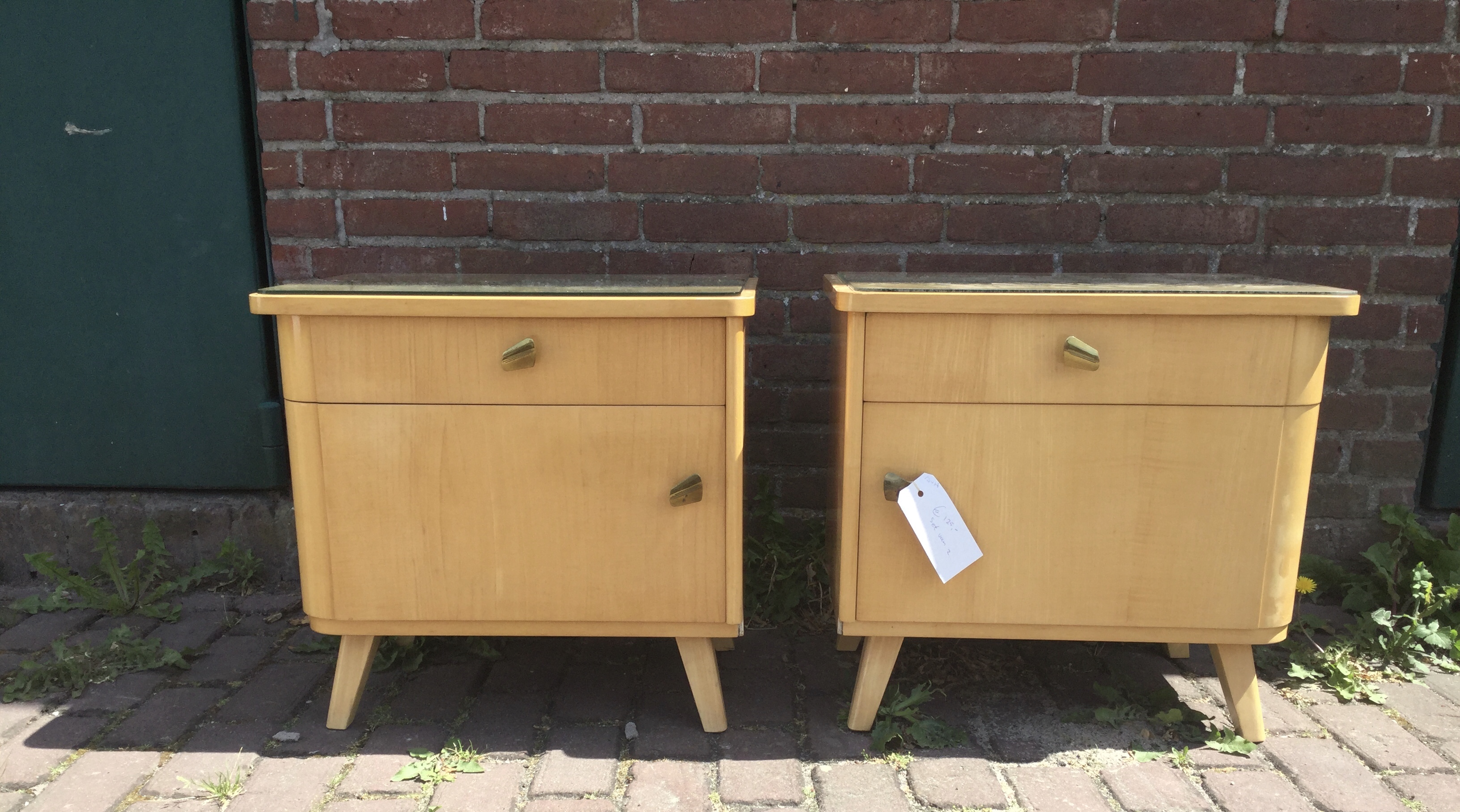 Verkocht ❤️ Set van twee vintage nachtkastjes