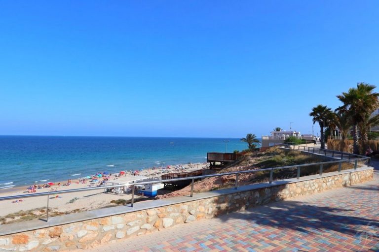 Uw Bungalow in ORIHUELA COSTA met meubels bij zee strand en zwembad