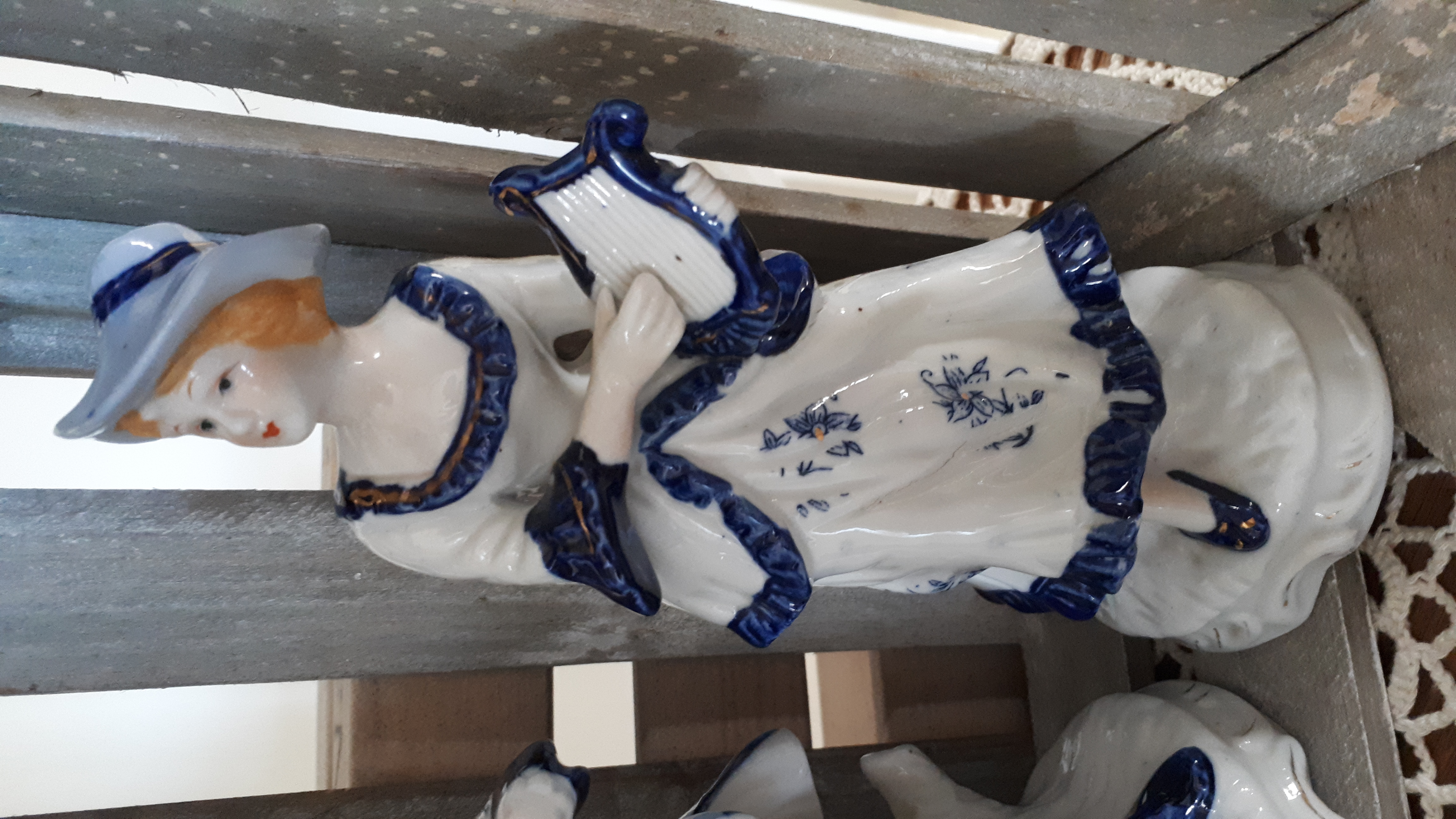 Twee beeldjes Dame en Heer Victoriaanse stijl in Blauw-wit kleuren - Afbeelding 3