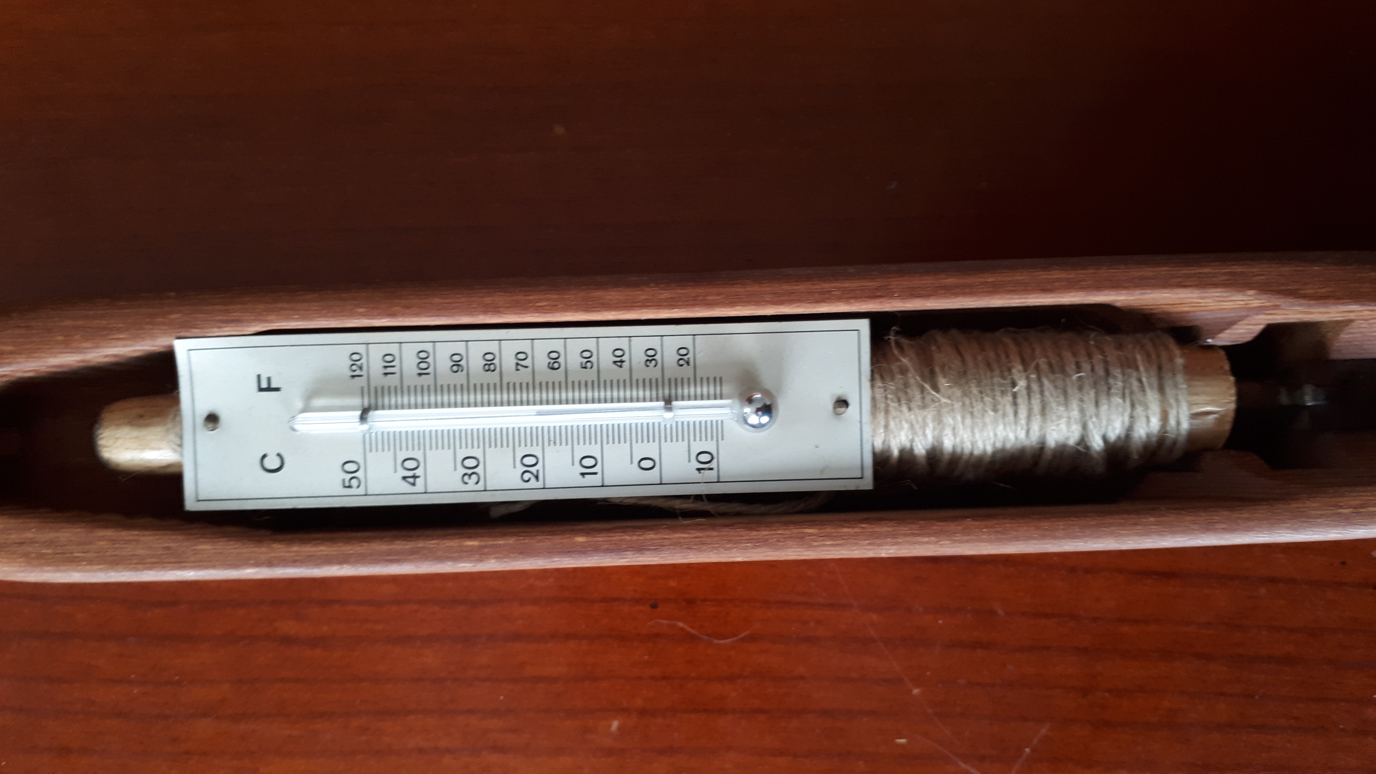 Houten Schietspoel of Weefspoel met weefgetouw en thermometer AGO - Afbeelding 2