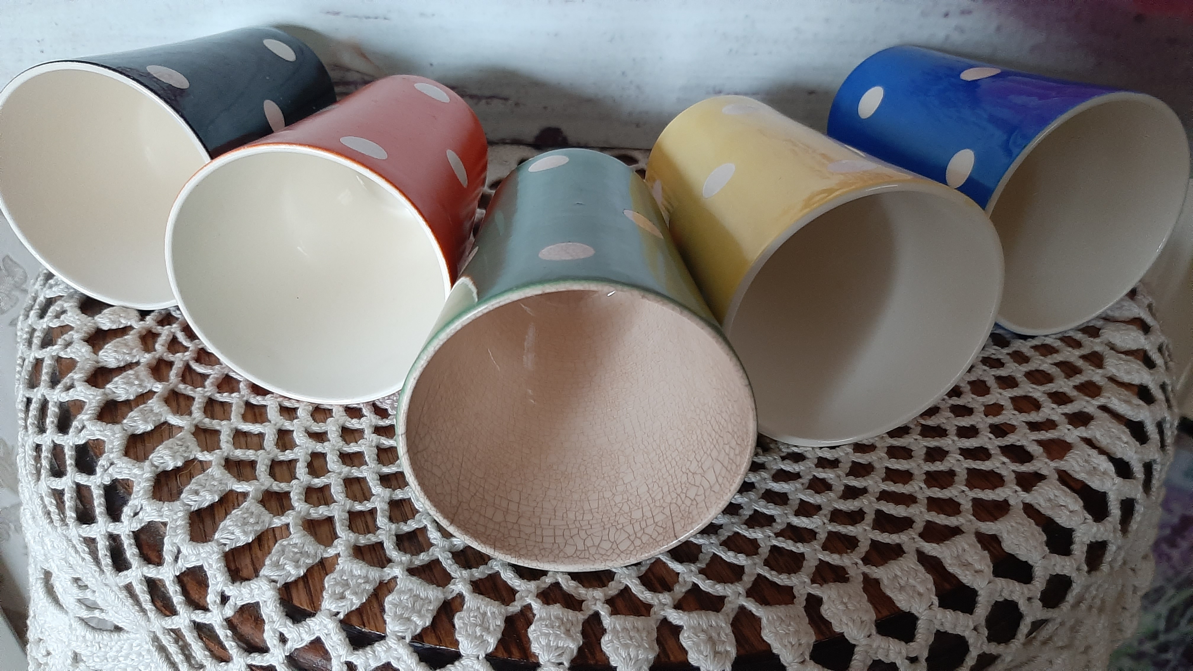 5 oude (Melk) Bekers Petrus Regout Polka Dots in diverse kleuren - Afbeelding 2
