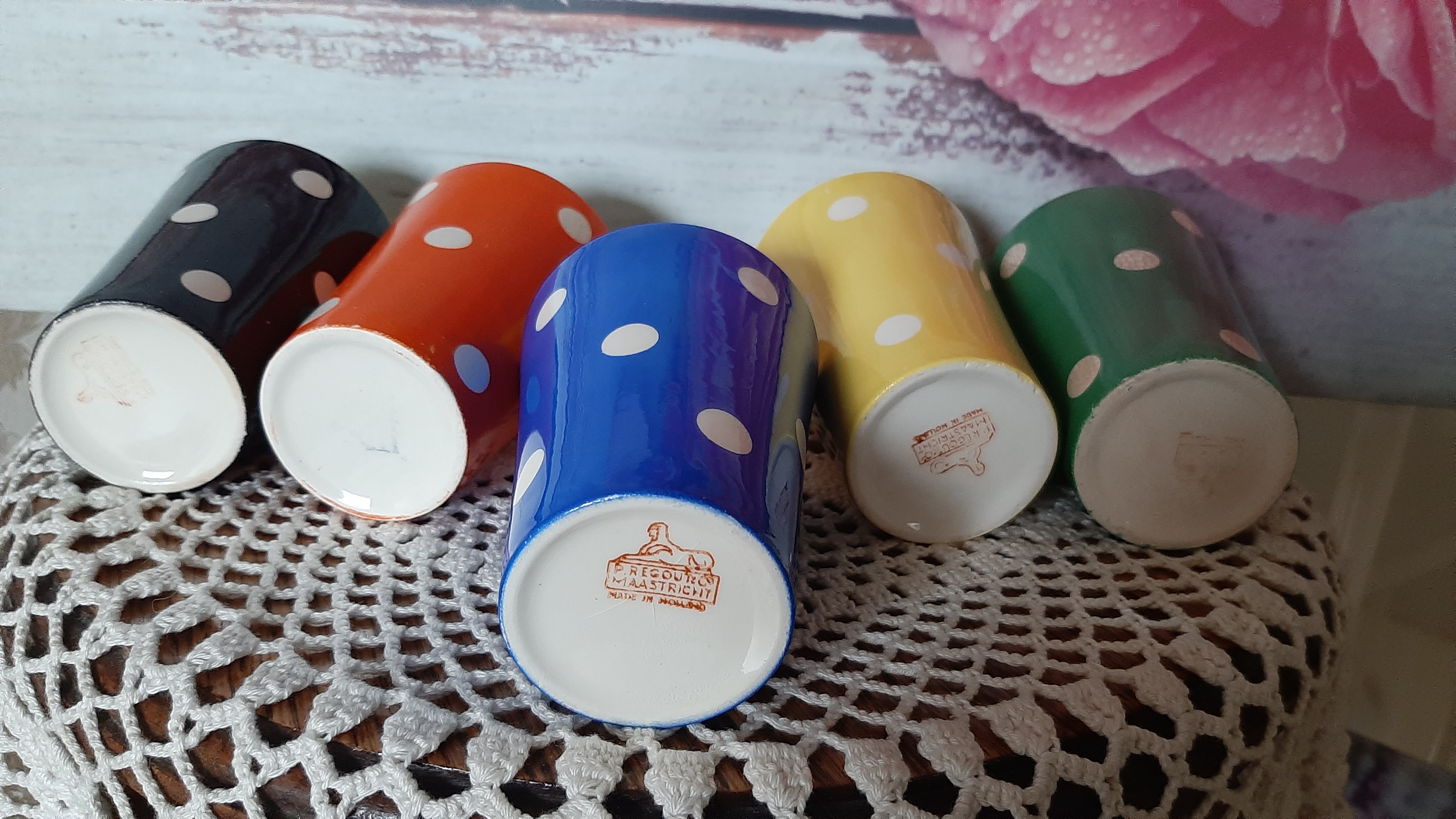 5 oude (Melk) Bekers Petrus Regout Polka Dots in diverse kleuren - Afbeelding 3