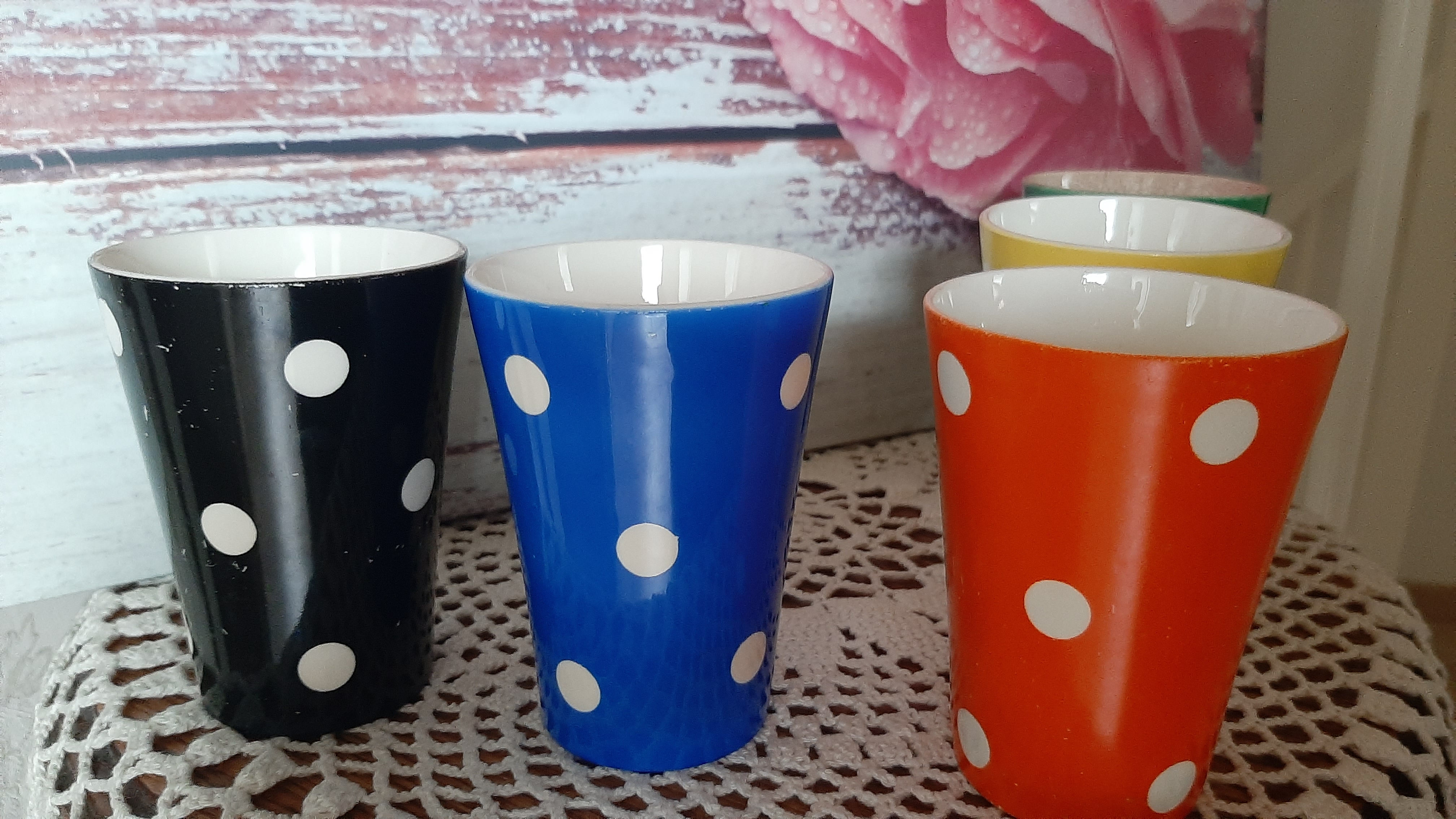 5 oude (Melk) Bekers Petrus Regout Polka Dots in diverse kleuren - Afbeelding 4