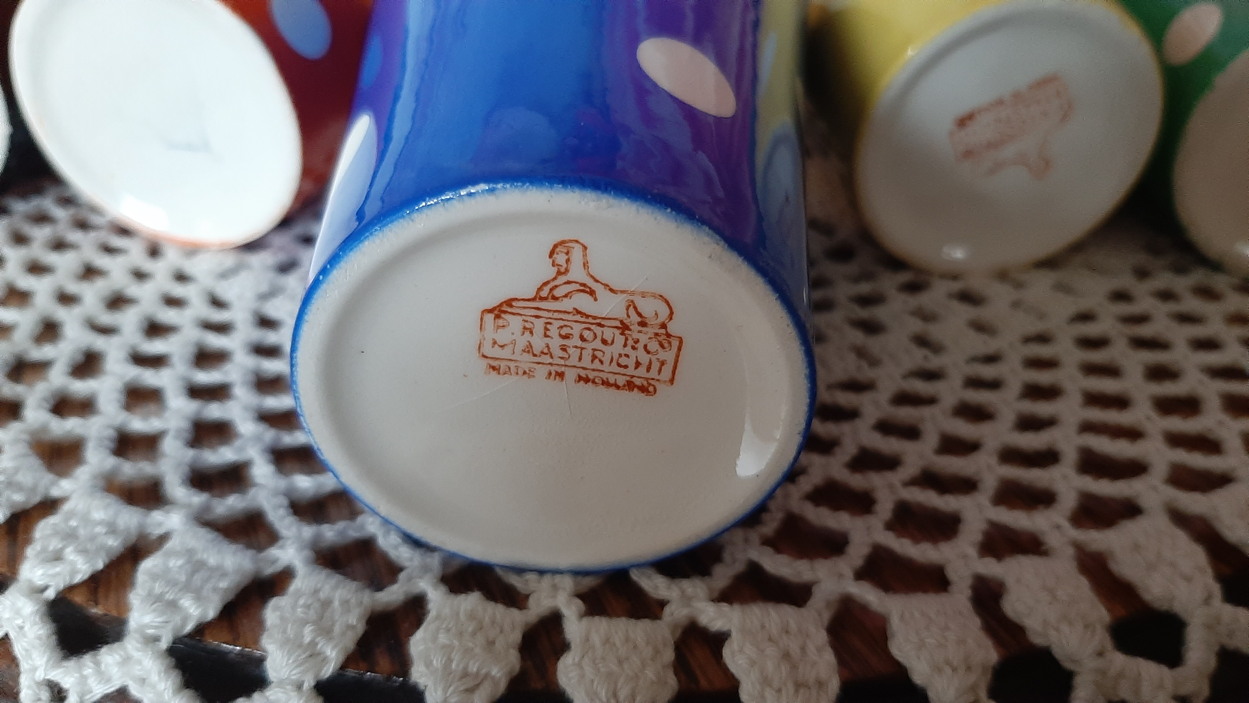 5 oude (Melk) Bekers Petrus Regout Polka Dots in diverse kleuren - Afbeelding 6