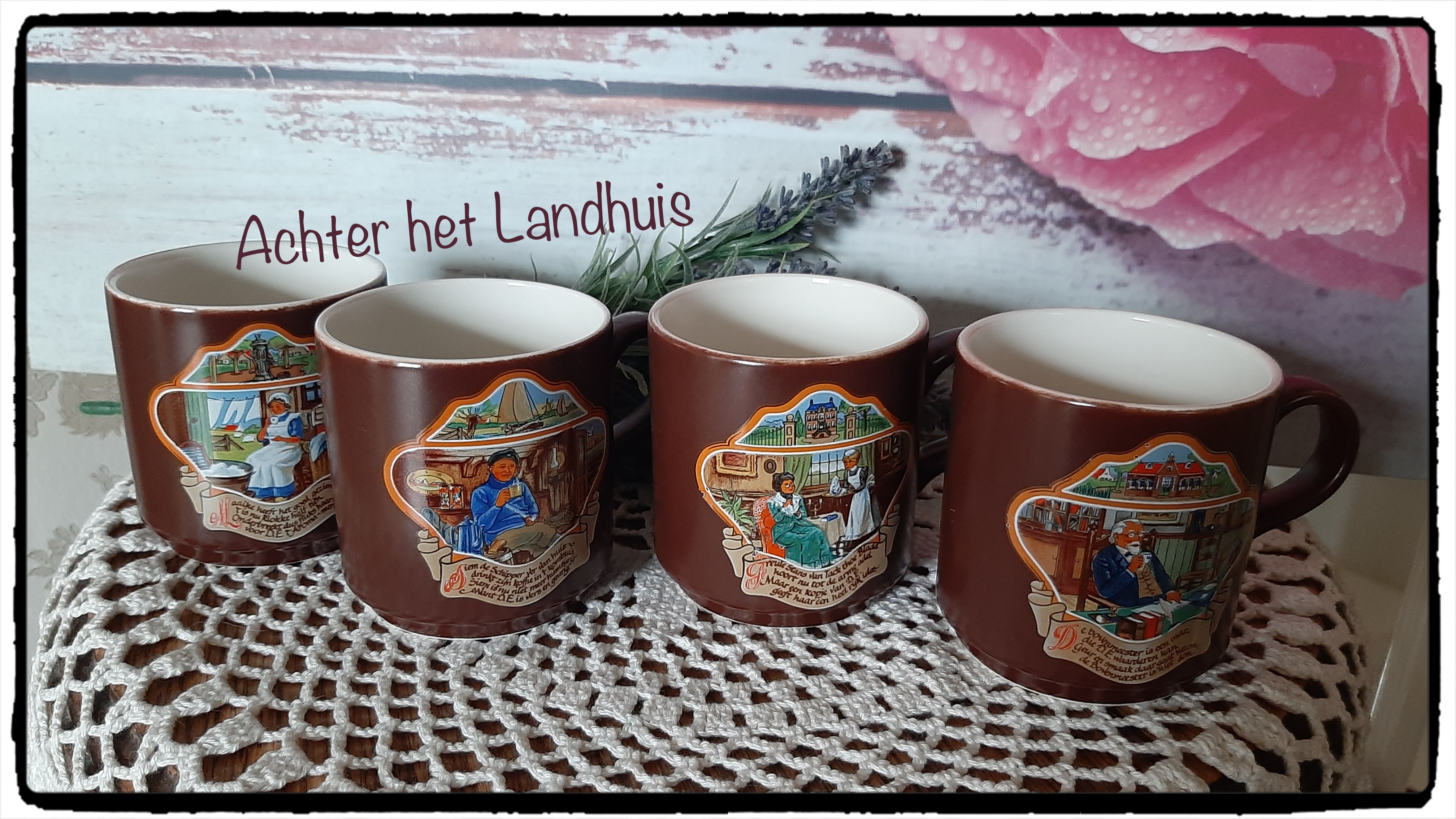 4 bruine Bekers met nostalgische afbeeldingen met tekst Villeroy & Boch