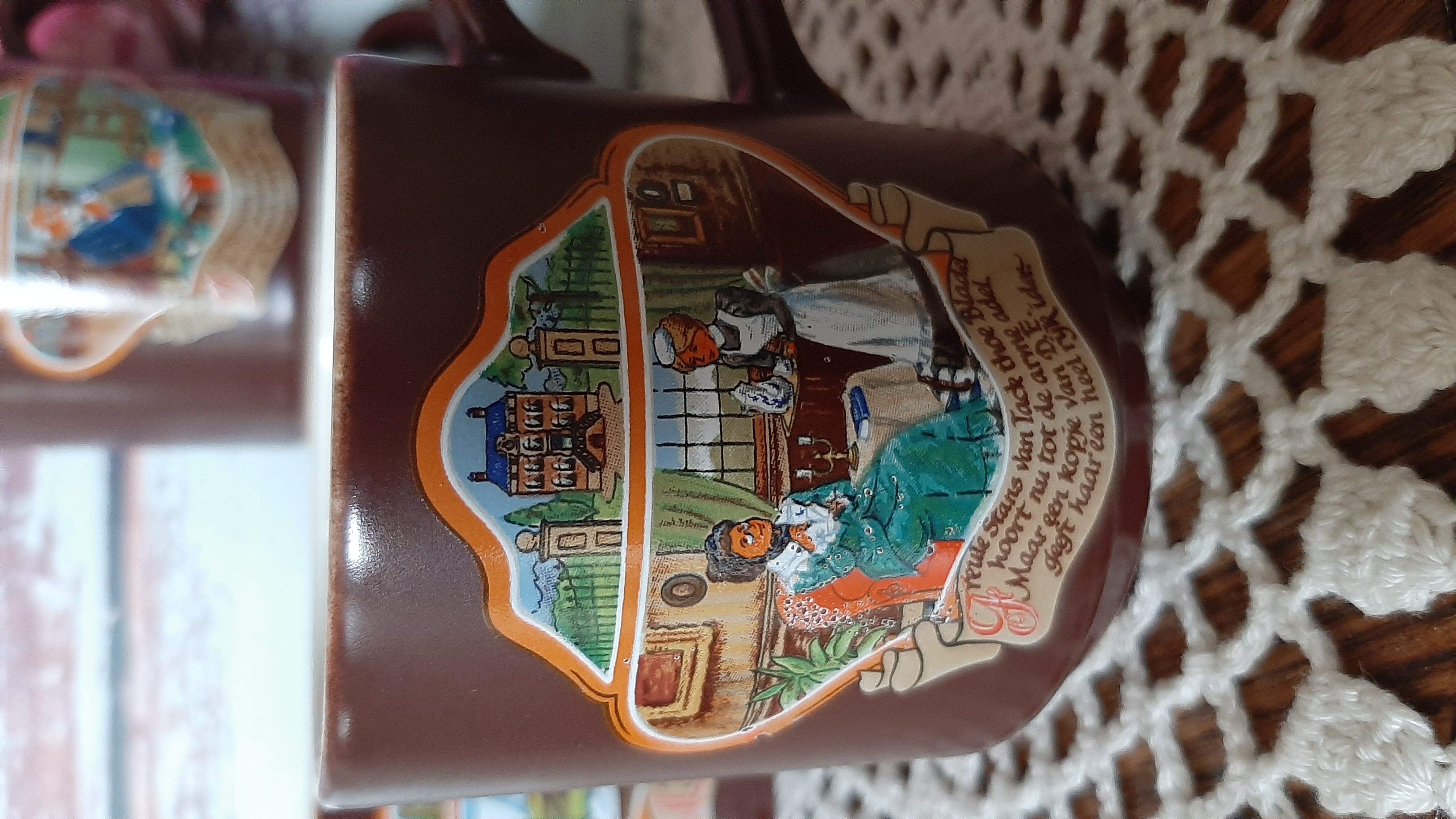4 bruine Bekers met nostalgische afbeeldingen met tekst Villeroy & Boch - Afbeelding 5