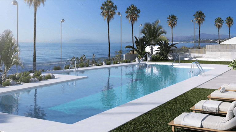 Uw nieuwe Appartement in NERJA met garageplek en ruim balkon aan zee bij zwembad