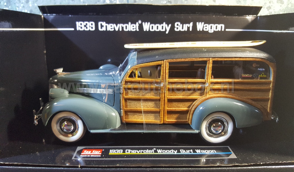 1939 Chevrolet WOODY surf wagon 1:18 Sunstar - nr. 1