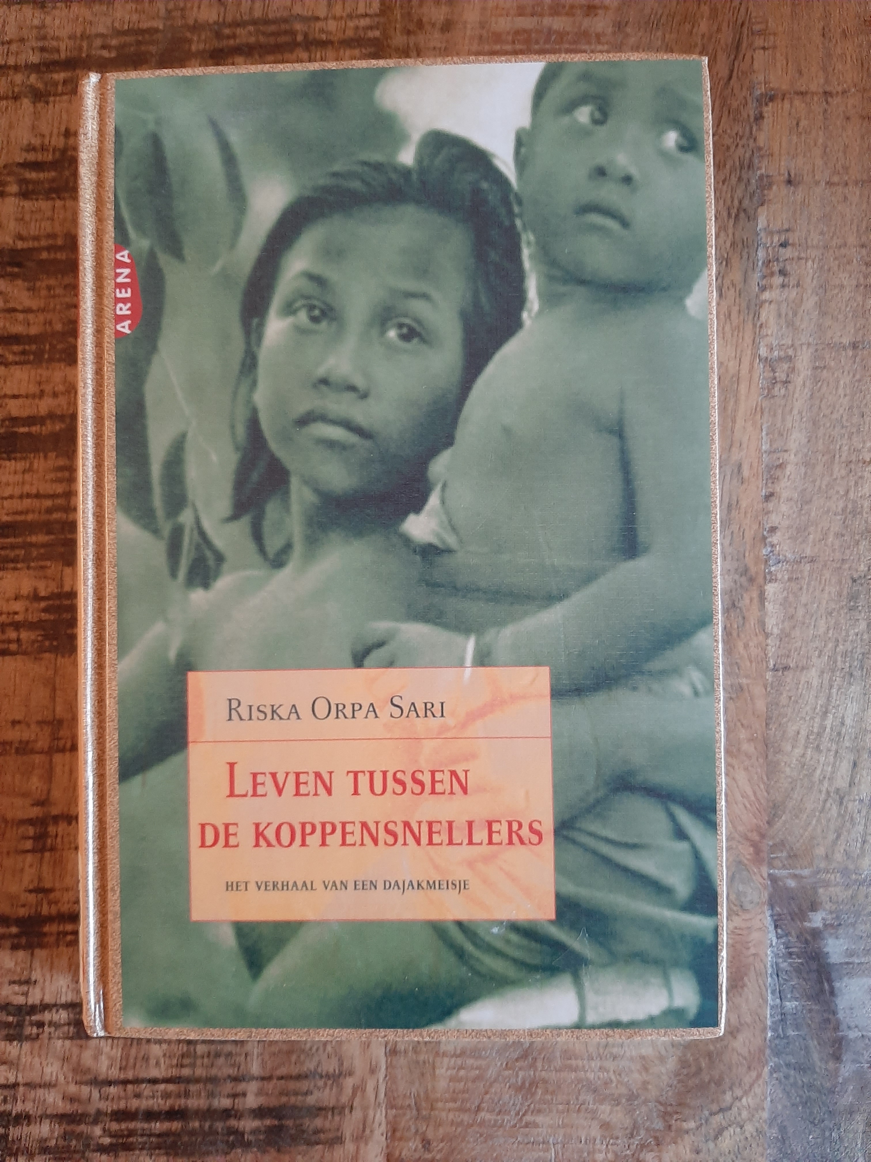 Leven tussen de koppensnellers - Riska Opra Sari - nr. 1