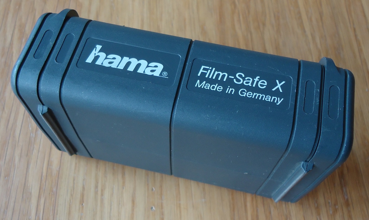 Te koop een Film-Safe X van Hama voor vier fotorolletjes. - nr. 1
