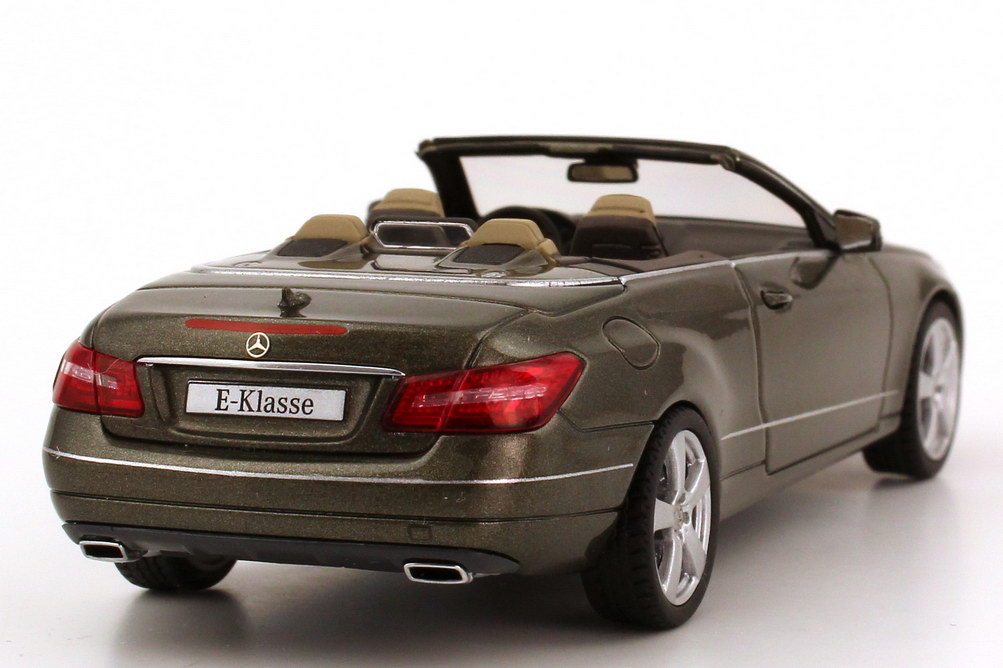 1:43 Schuco Mercedes E Cabrio A207 2010 stannitgrau-metallic - Afbeelding 4