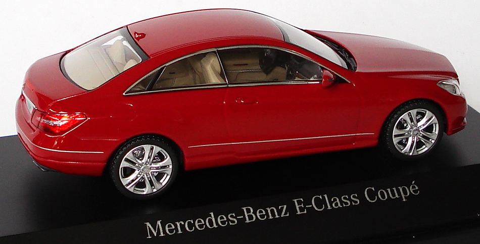 1:43 Schuco Mercedes Benz E-Klasse Coupé C207 2009 opal red - Afbeelding 2