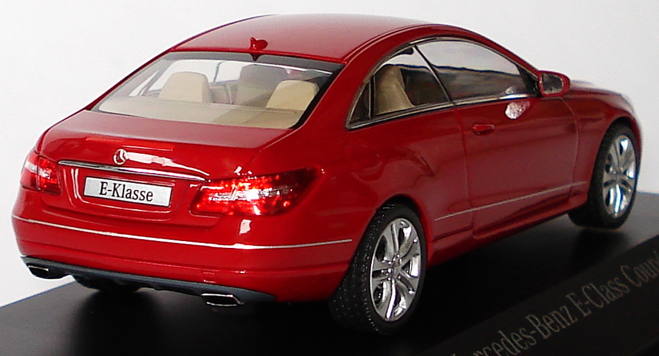 1:43 Schuco Mercedes Benz E-Klasse Coupé C207 2009 opal red - Afbeelding 4