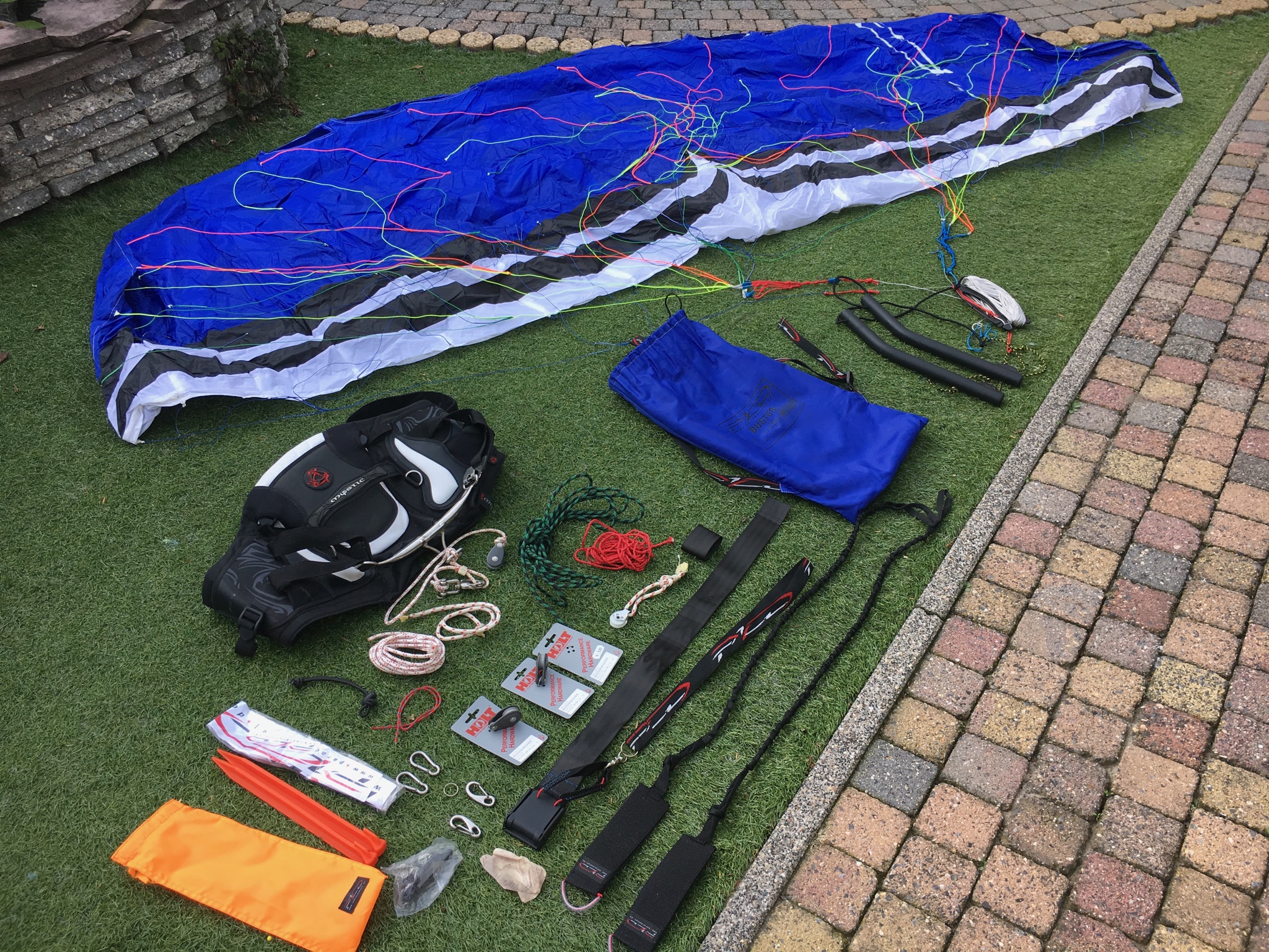 *** Vlieger matras. NIEUW NIET GEBRUIKT! PKD Buster 4.0 incl Kite Surfharnas en meer extras *** - nr. 1