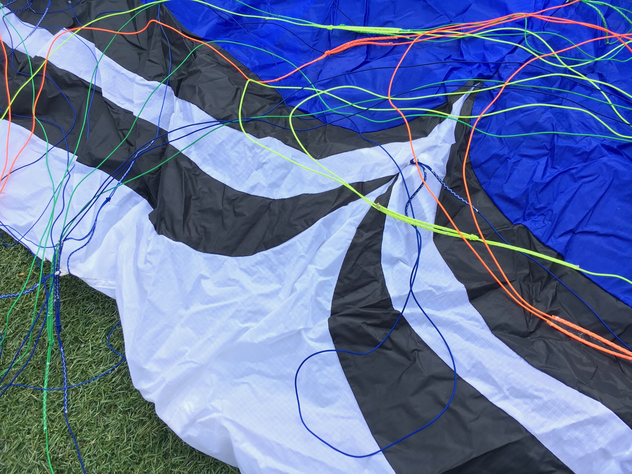 *** Vlieger matras. NIEUW NIET GEBRUIKT! PKD Buster 4.0 incl Kite Surfharnas en meer extras *** - Afbeelding 4