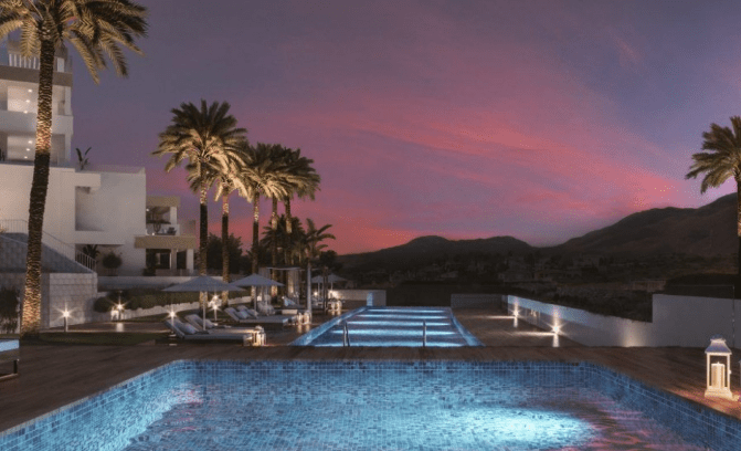 Uw nieuwe Appartement in ESTEPONA met zeezicht naar Afrika bij mooi zwembad