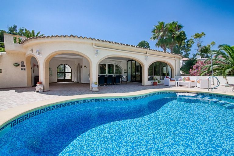 Uw prachtige Villa in MORAIRA met verwarmd zwembad op zeer ruim landgoed