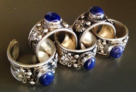 Tibetaans zilveren ring met Lapis Lazuli en Lotus - nr. 1